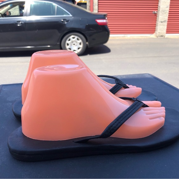 Flojos Women’s Black Flip Flop Sandals Size 10 - Picture 3 of 9